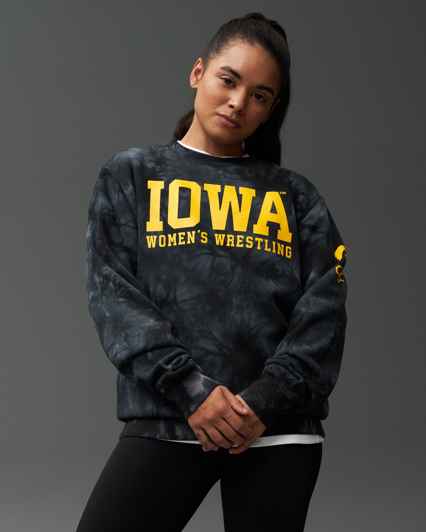 Pull ras du cou tie-dye de lutte féminine de l'Iowa