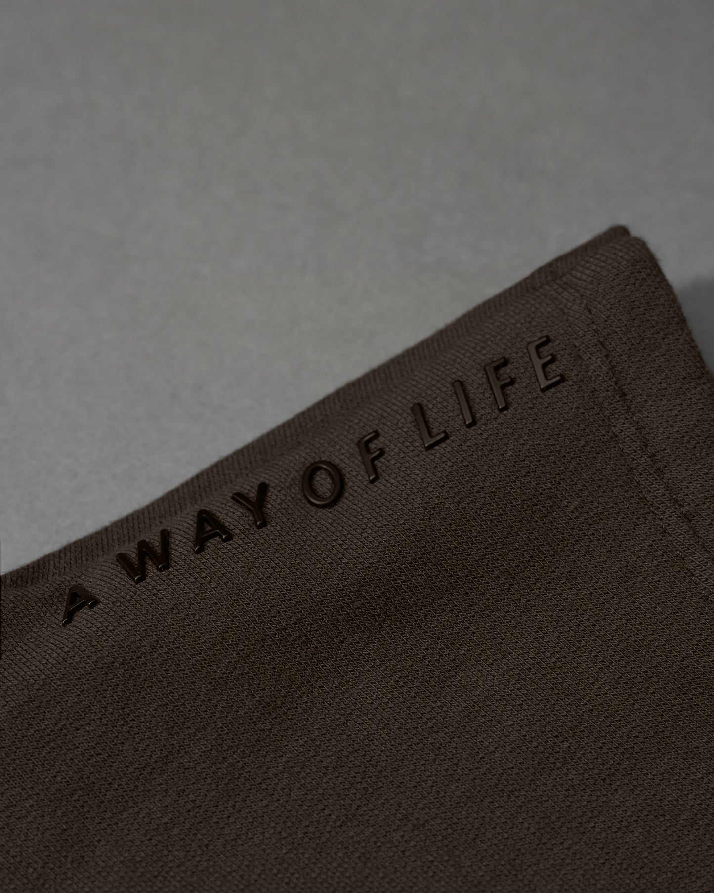 Sweat à capuche court sans manches pour femme avec logo en relief