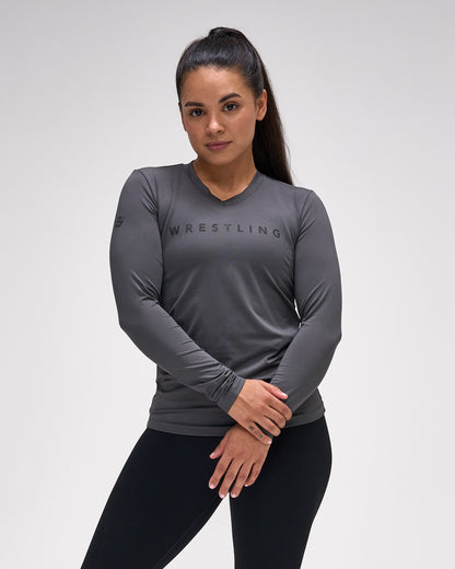 T-shirt de performance de lutte à manches longues et col en V pour femmes