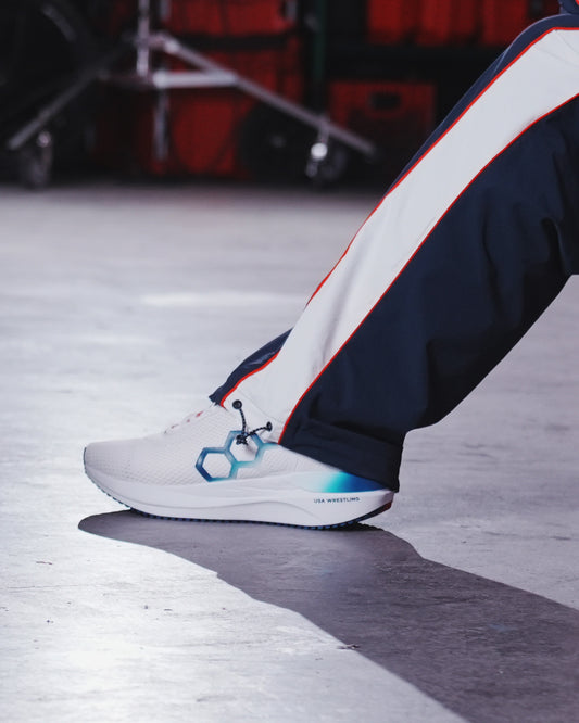 USA Wrestling Quest Adult Lifestyle Runner - USA Blanc